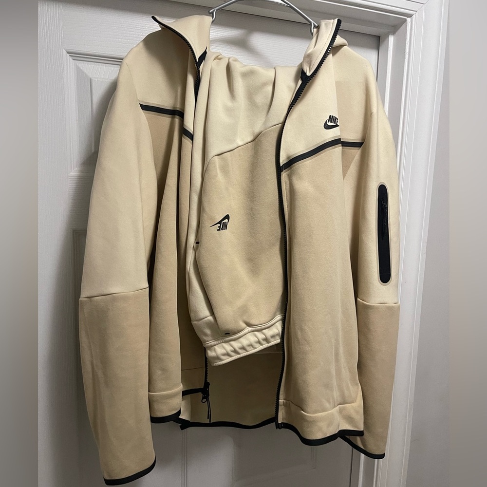 XXL Nike dry-fit athletic suit.